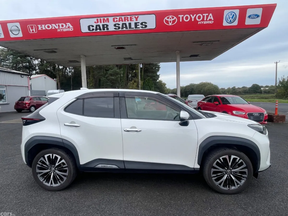 Toyota Yaris Cross Hatchback, Petrol Hybrid, 2020, White