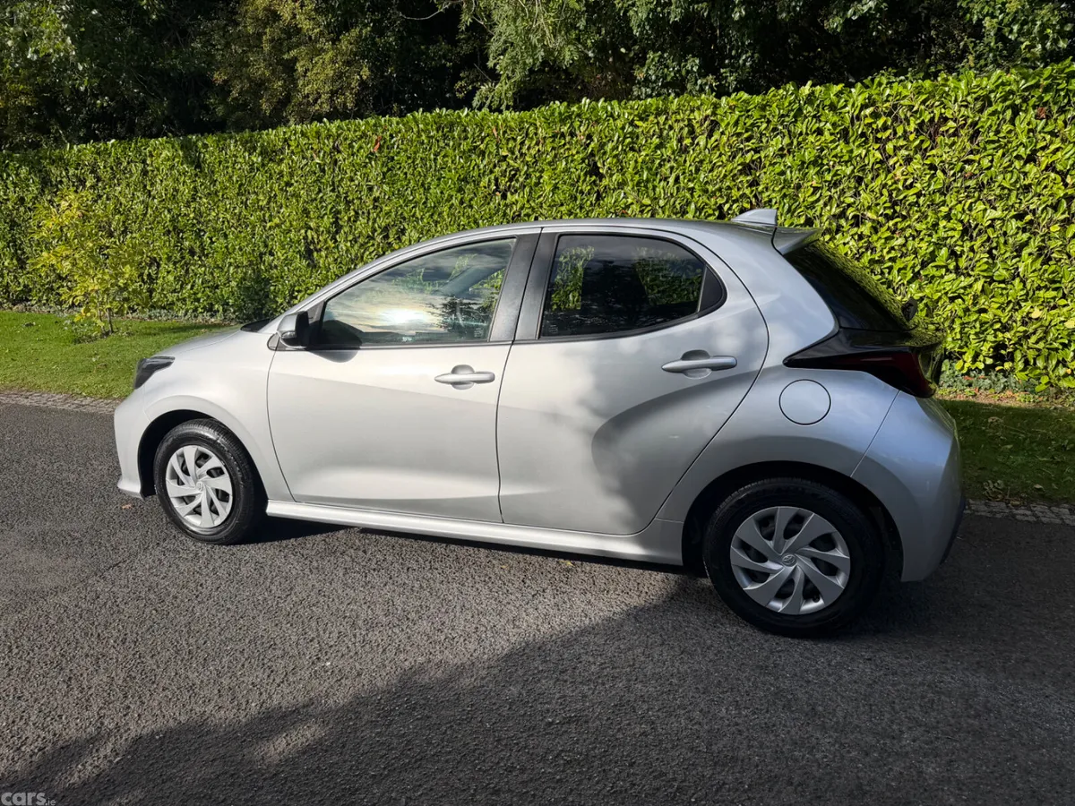 Toyota Yaris Hatchback, Petrol Hybrid, 2021, Silver