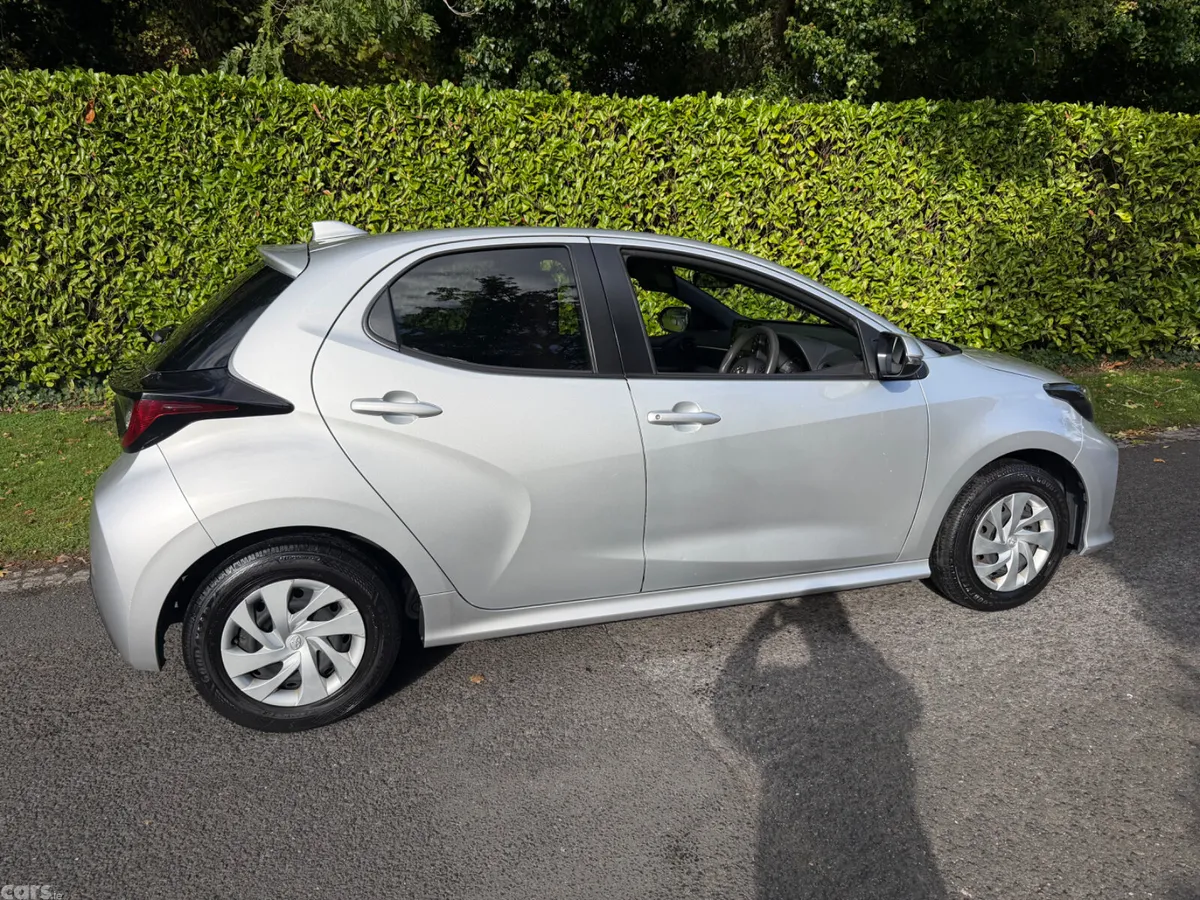 Toyota Yaris Hatchback, Petrol Hybrid, 2021, Silver