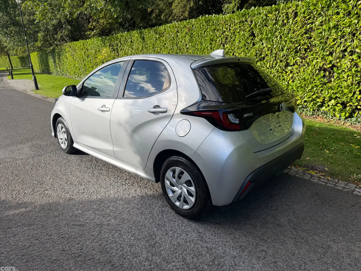Toyota Yaris Hatchback, Petrol Hybrid, 2021, Silver