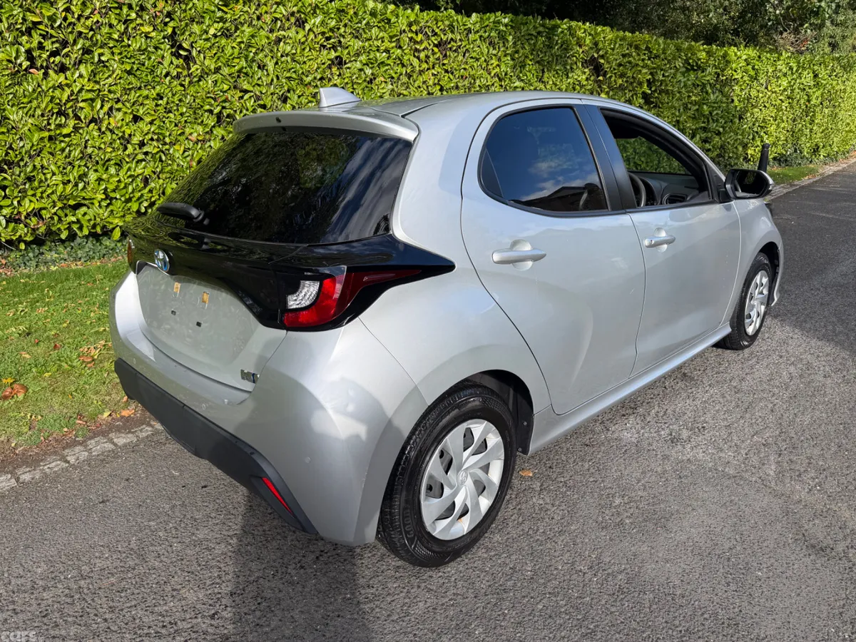 Toyota Yaris Hatchback, Petrol Hybrid, 2021, Silver