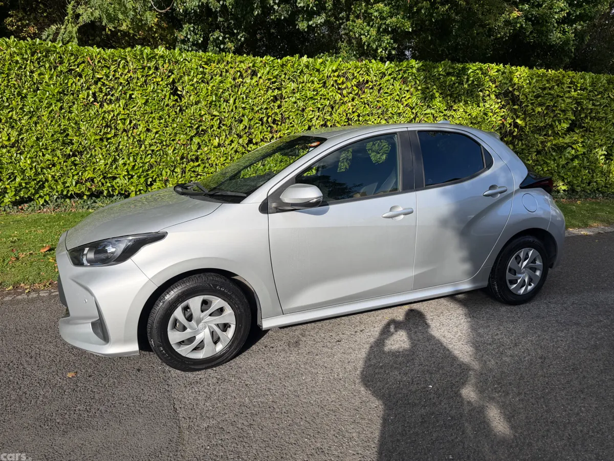 Toyota Yaris Hatchback, Petrol Hybrid, 2021, Silver