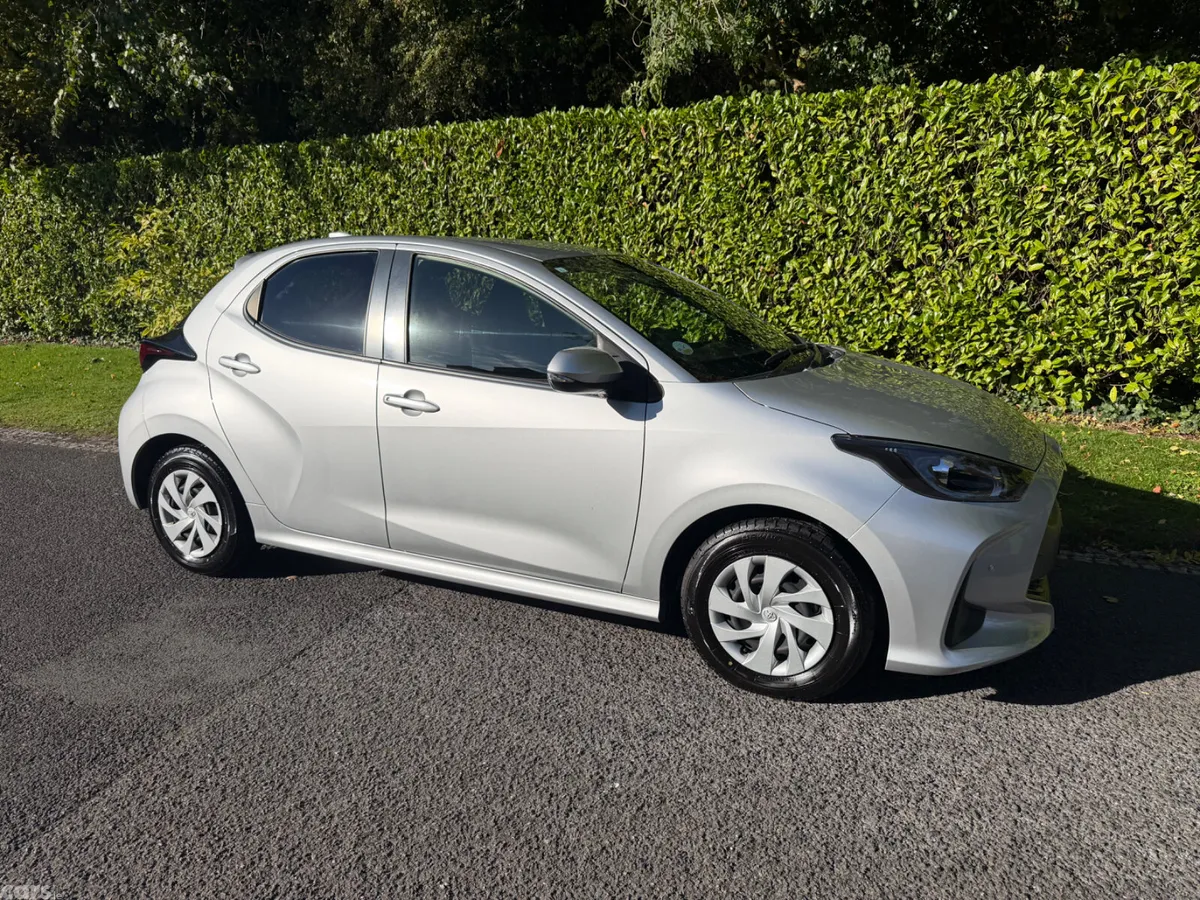 Toyota Yaris Hatchback, Petrol Hybrid, 2021, Silver