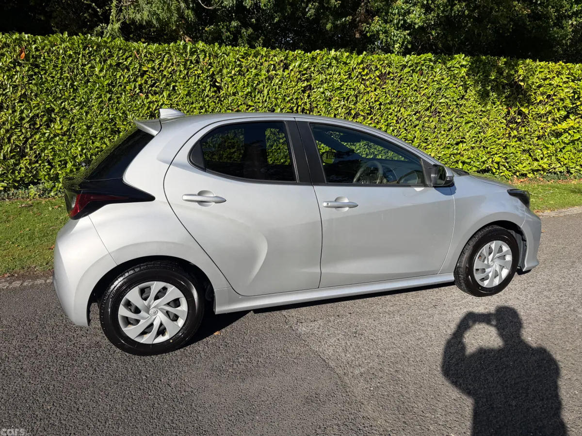 Toyota Yaris Hatchback, Petrol Hybrid, 2021, Silver