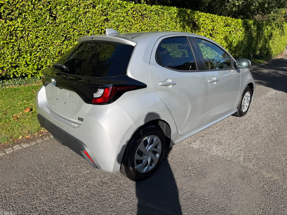 Toyota Yaris Hatchback, Petrol Hybrid, 2021, Silver