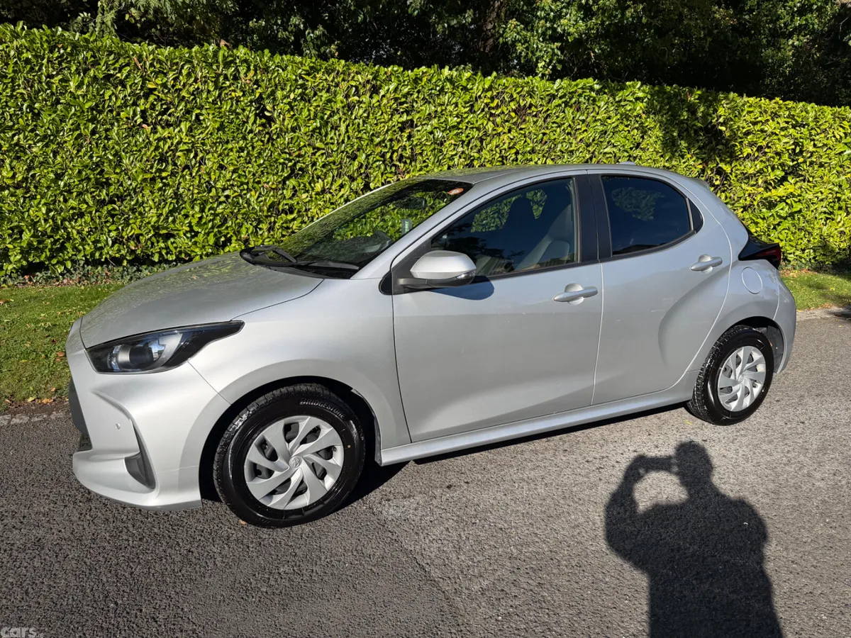 Toyota Yaris Hatchback, Petrol Hybrid, 2021, Silver