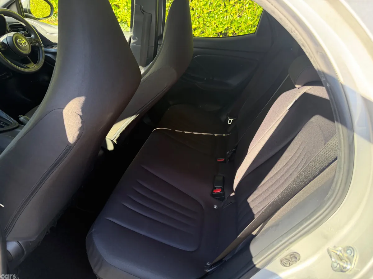Toyota Yaris Hatchback, Petrol Hybrid, 2021, Silver