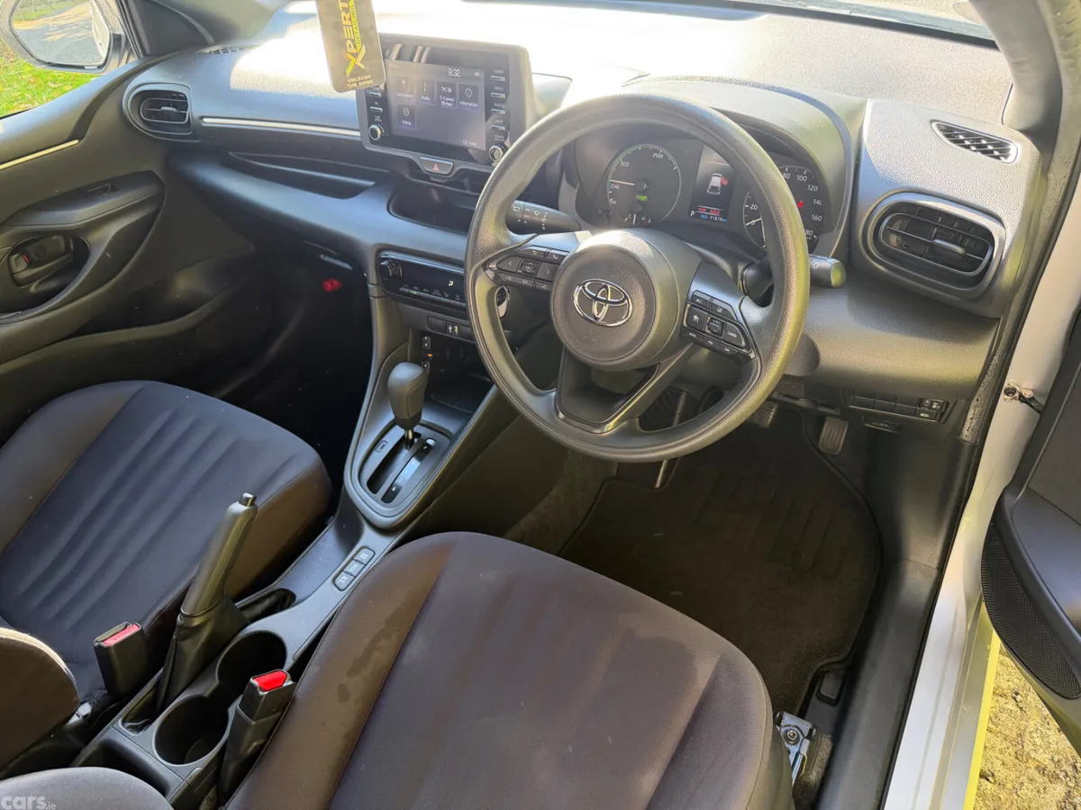 Toyota Yaris Hatchback, Petrol Hybrid, 2021, Silver