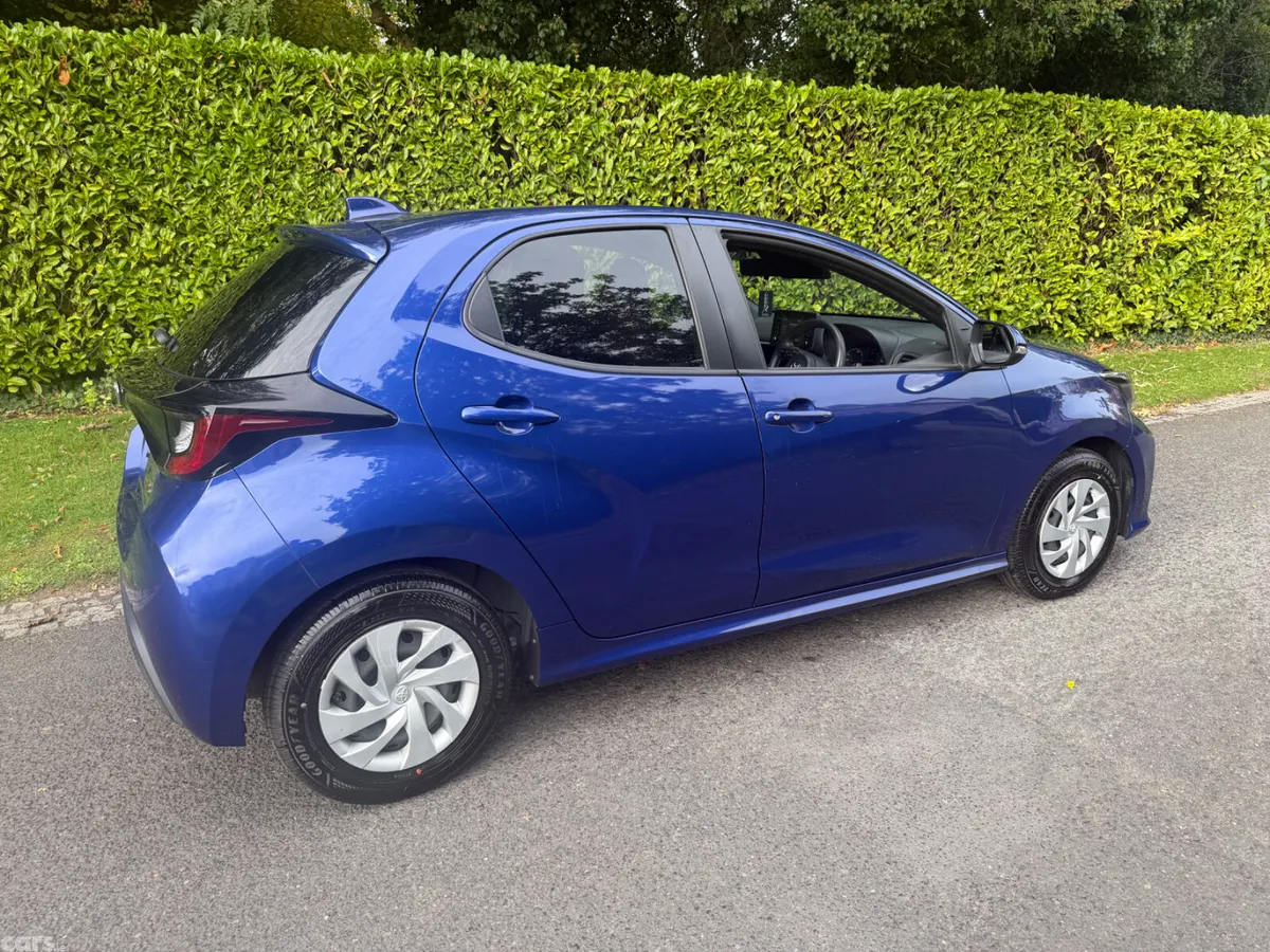 Toyota Yaris Hatchback, Petrol Hybrid, 2021, Blue