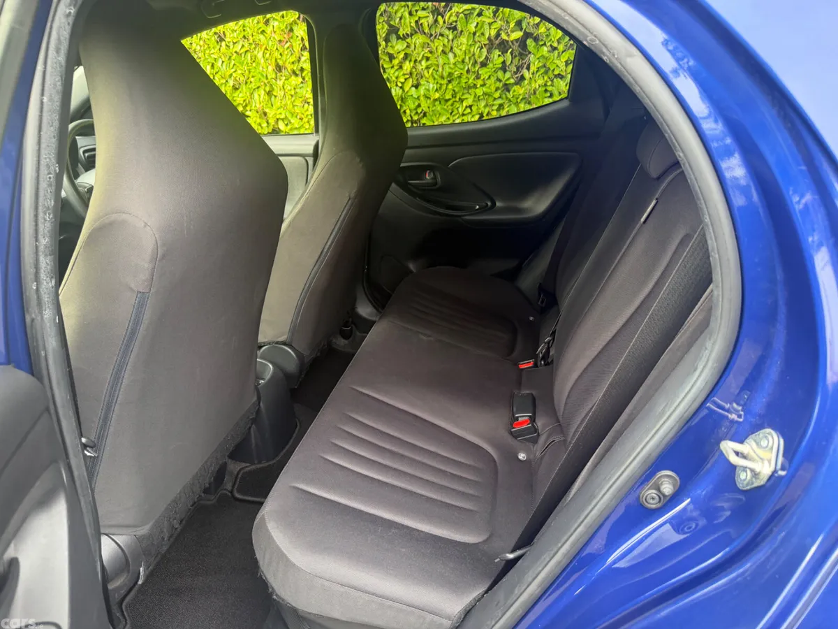 Toyota Yaris Hatchback, Petrol Hybrid, 2021, Blue