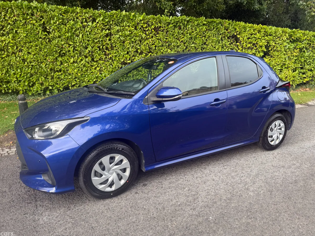Toyota Yaris Hatchback, Petrol Hybrid, 2021, Blue