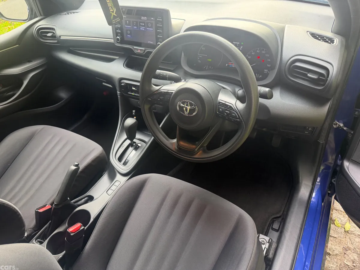 Toyota Yaris Hatchback, Petrol Hybrid, 2021, Blue