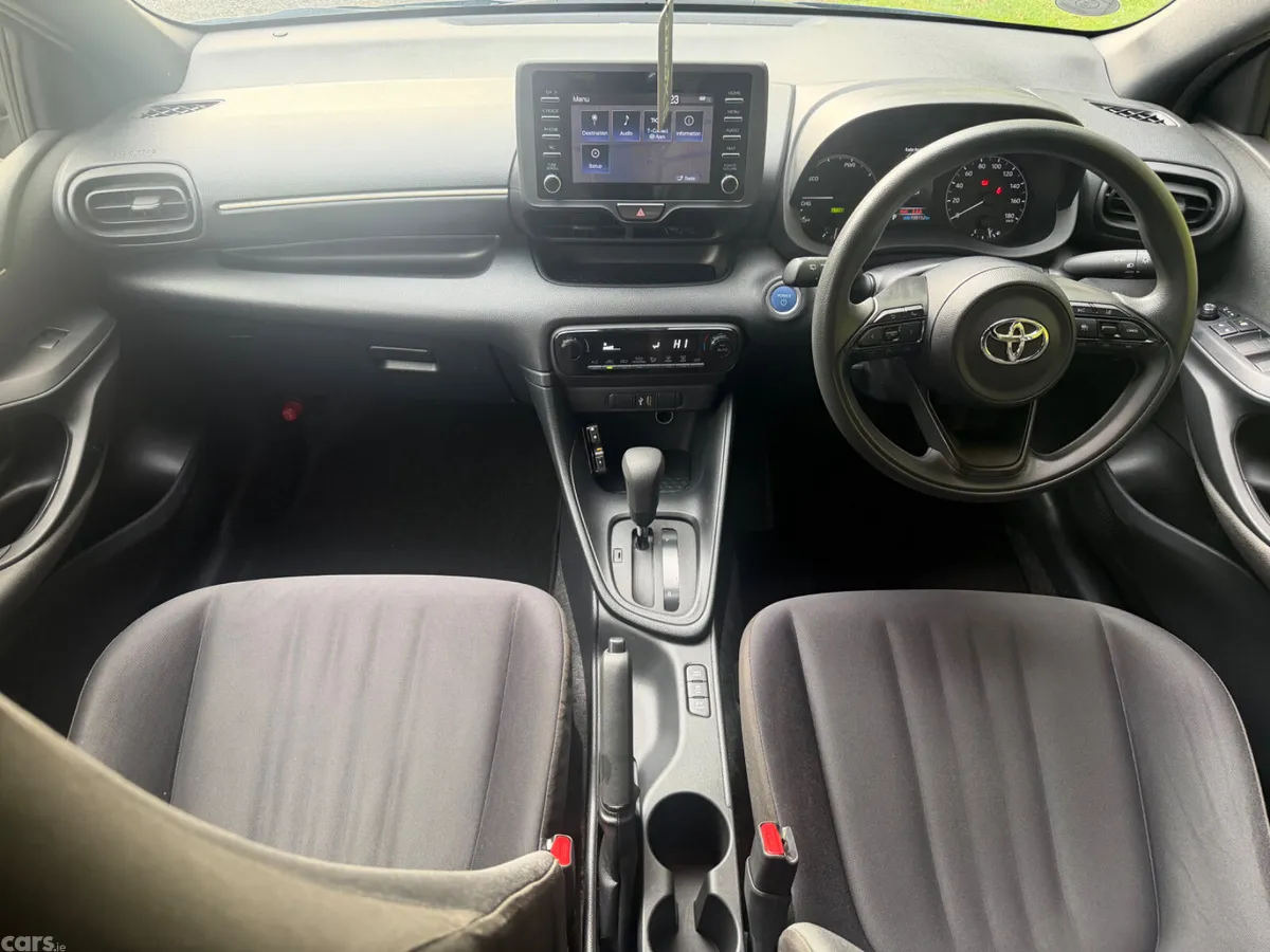 Toyota Yaris Hatchback, Petrol Hybrid, 2021, Blue