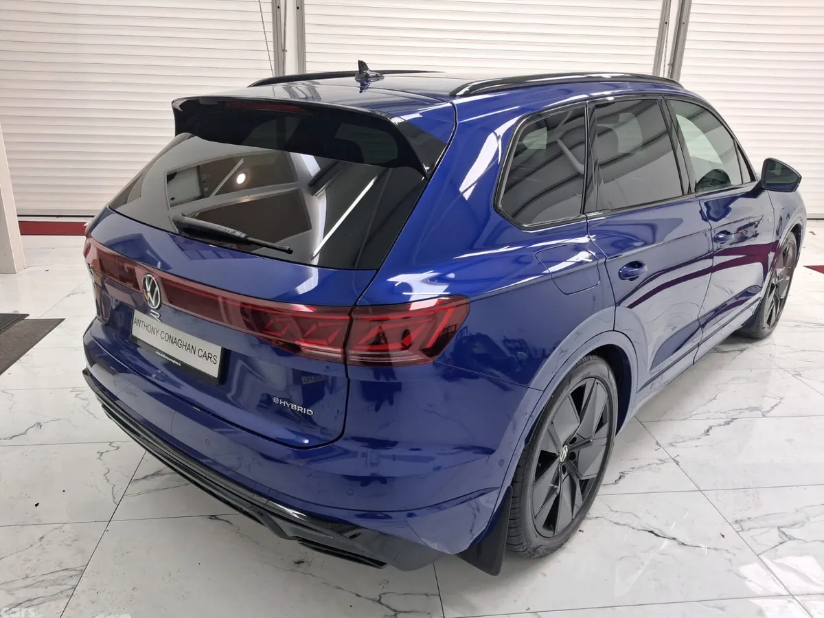 Volkswagen Touareg SUV, Petrol Plug-in Hybrid, 2026, Blue