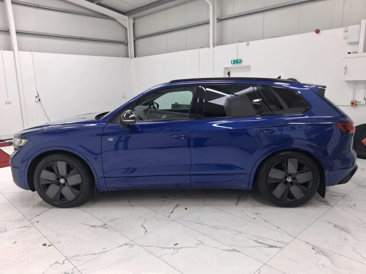 Volkswagen Touareg SUV, Petrol Plug-in Hybrid, 2026, Blue