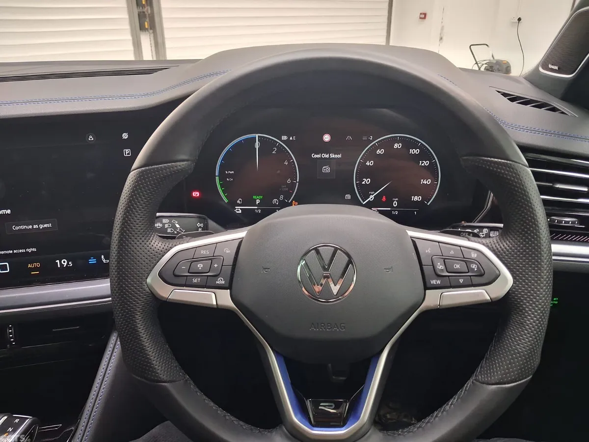 Volkswagen Touareg SUV, Petrol Plug-in Hybrid, 2026, Blue