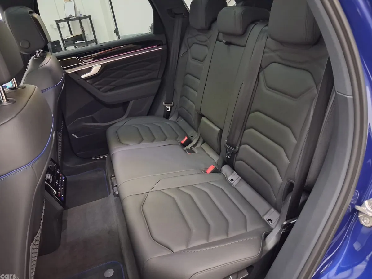 Volkswagen Touareg SUV, Petrol Plug-in Hybrid, 2026, Blue