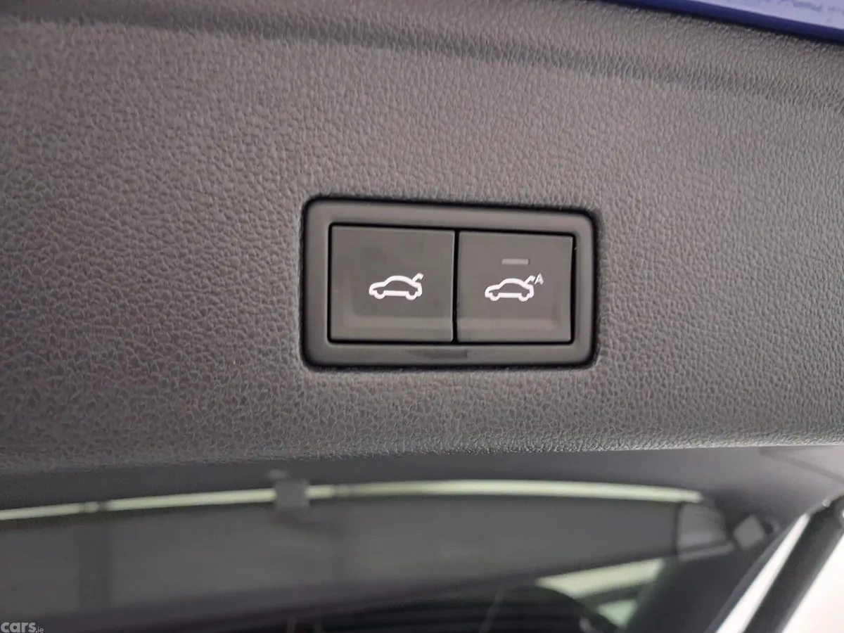 Volkswagen Touareg SUV, Petrol Plug-in Hybrid, 2026, Blue