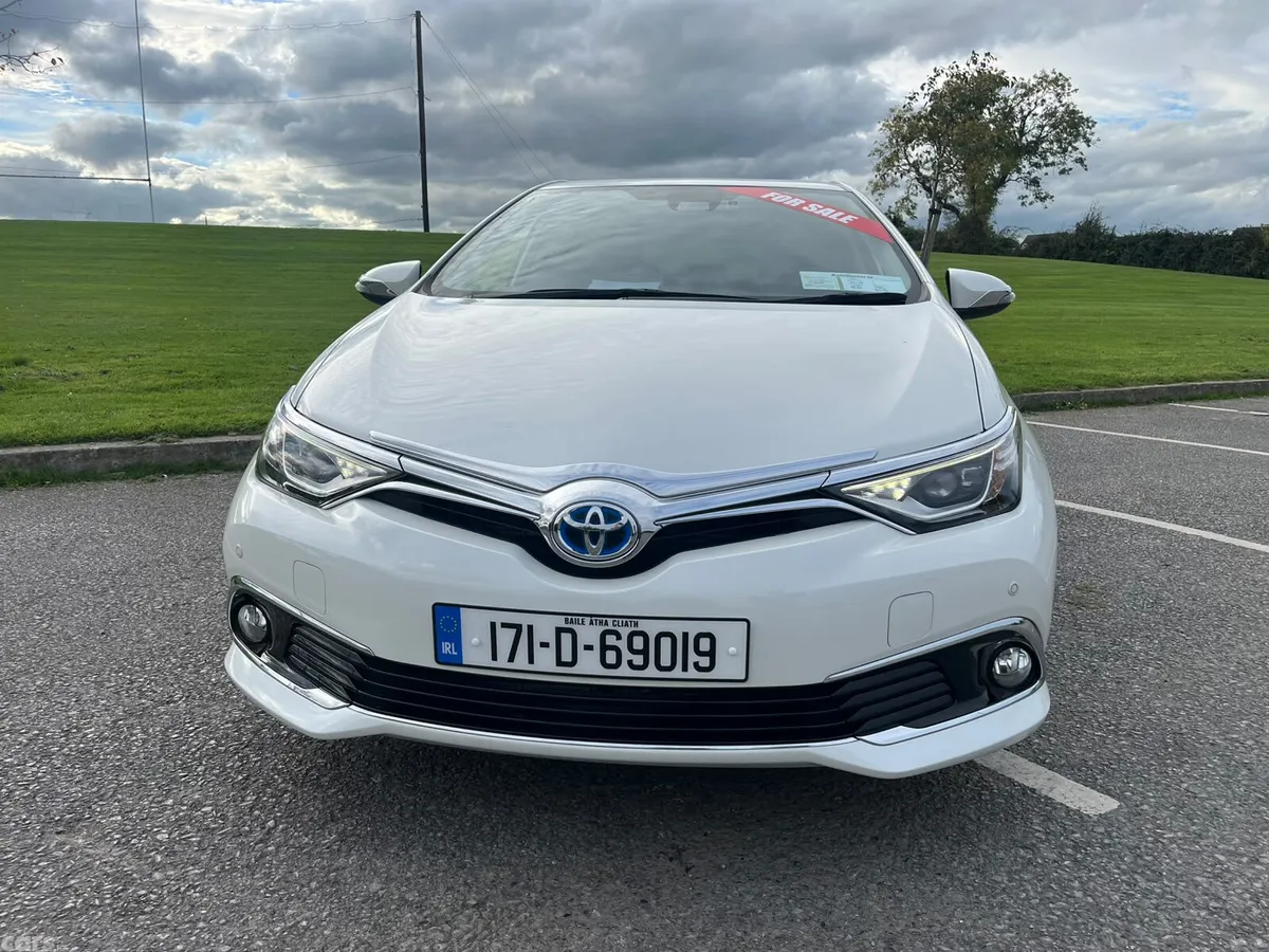 Toyota Auris Hatchback, Petrol Hybrid, 2017, White