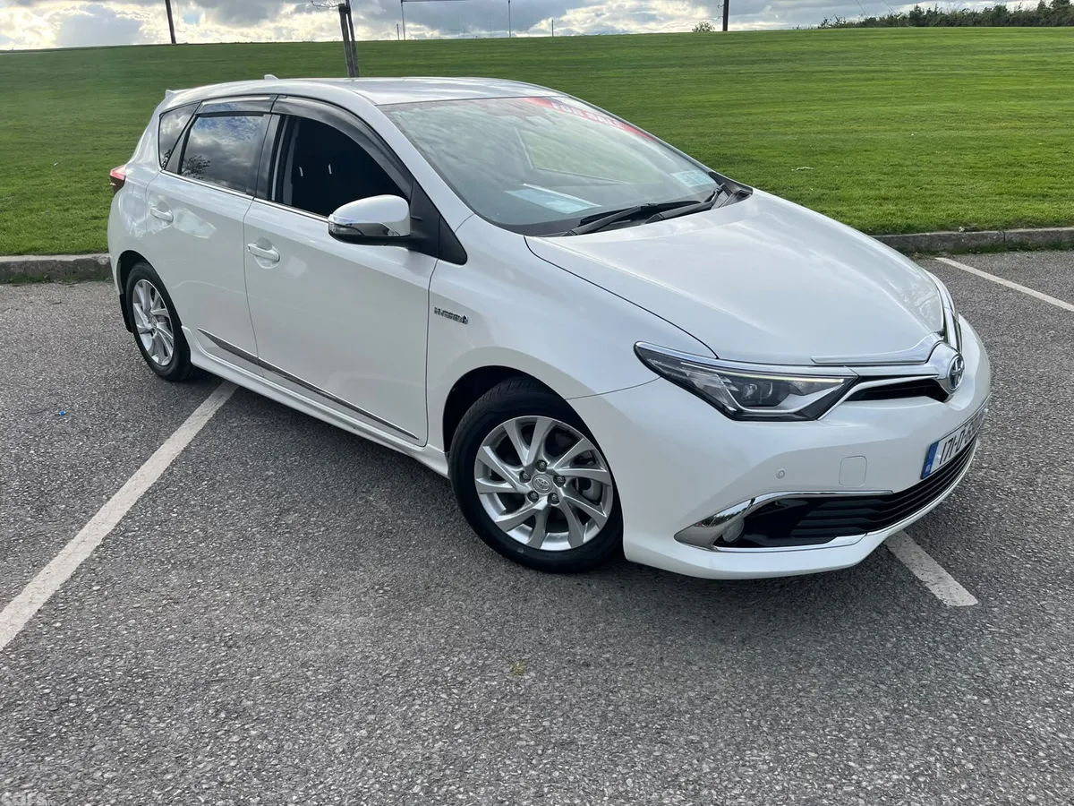 Toyota Auris Hatchback, Petrol Hybrid, 2017, White