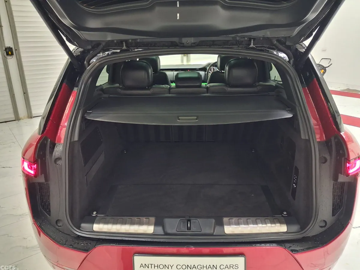 Land Rover Range Rover SUV, Petrol Hybrid, 2023, Red