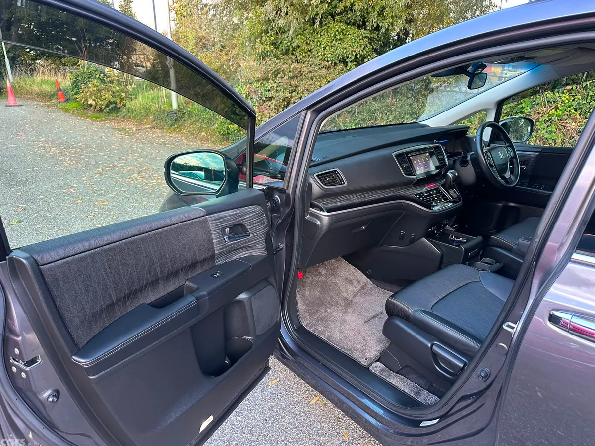 Honda Odyssey MPV, Petrol Hybrid, 2017, Grey