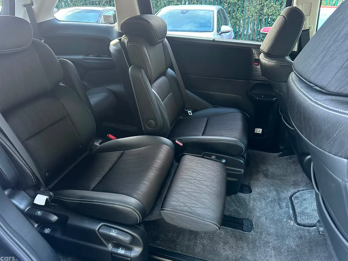 Honda Odyssey MPV, Petrol Hybrid, 2017, Grey