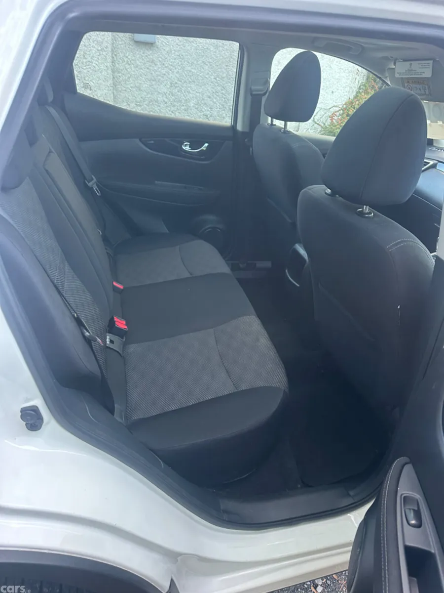 Nissan Qashqai Hatchback, Diesel, 2016, White