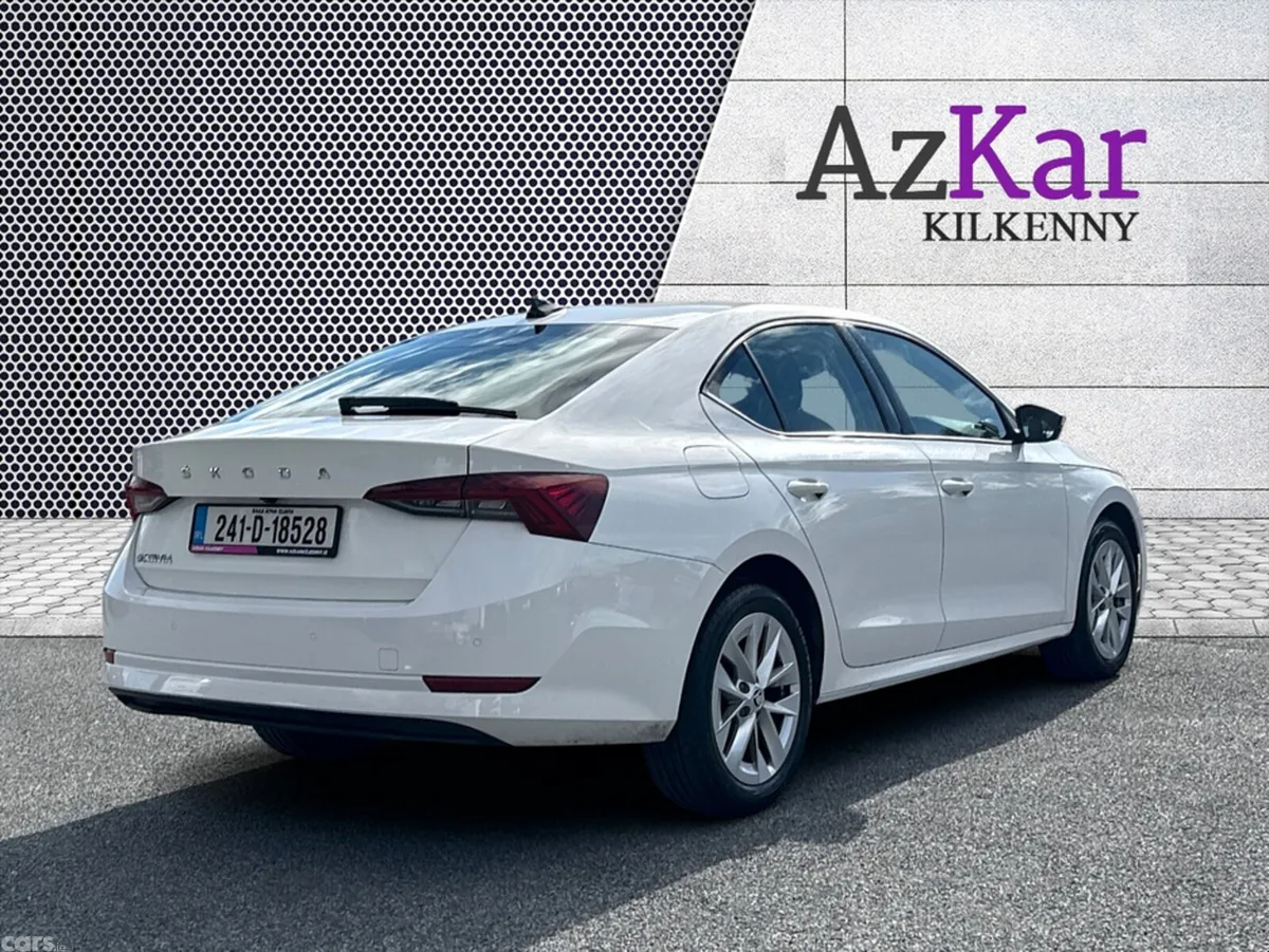 Skoda Octavia Hatchback, Diesel, 2024, White
