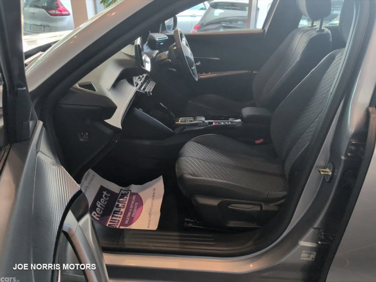 Peugeot 2008 MPV, Electric, 2026, Grey