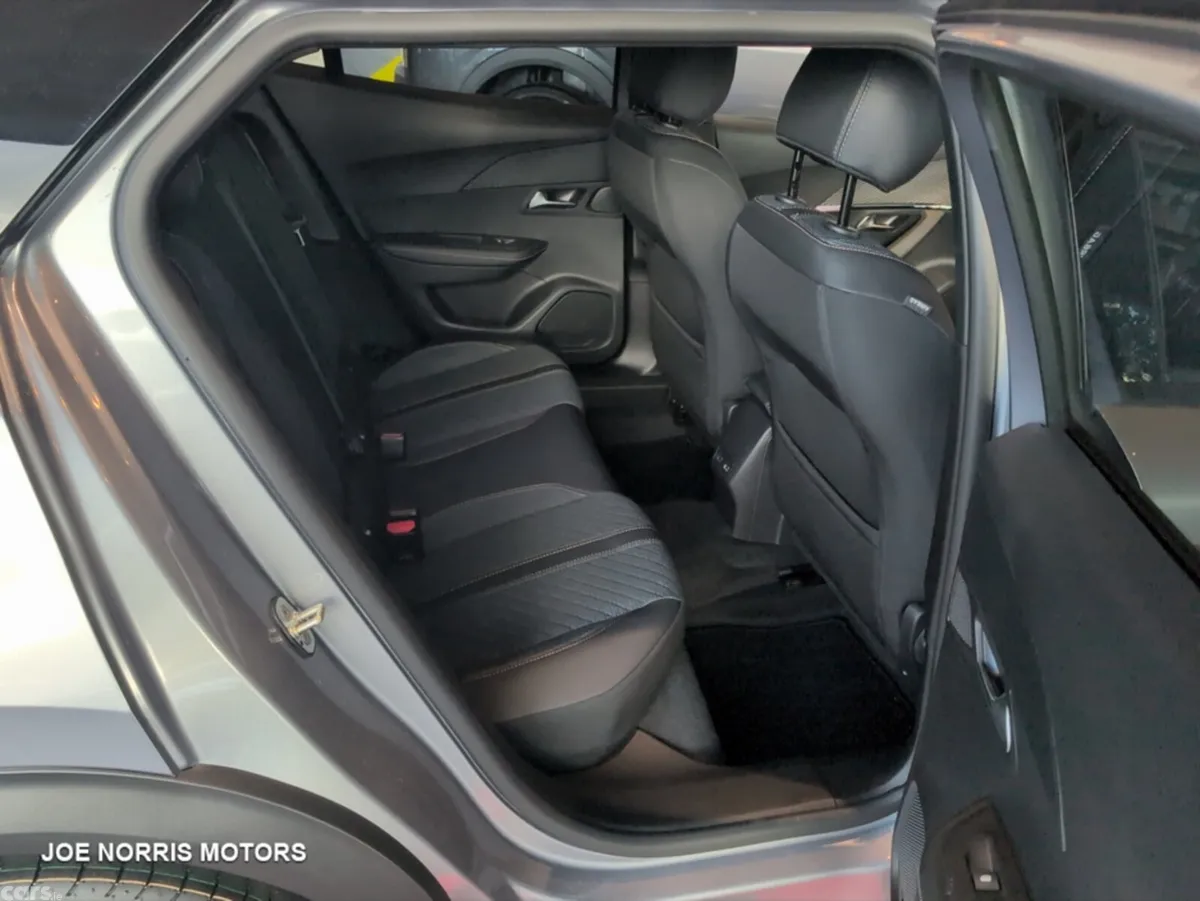 Peugeot 2008 MPV, Electric, 2026, Grey