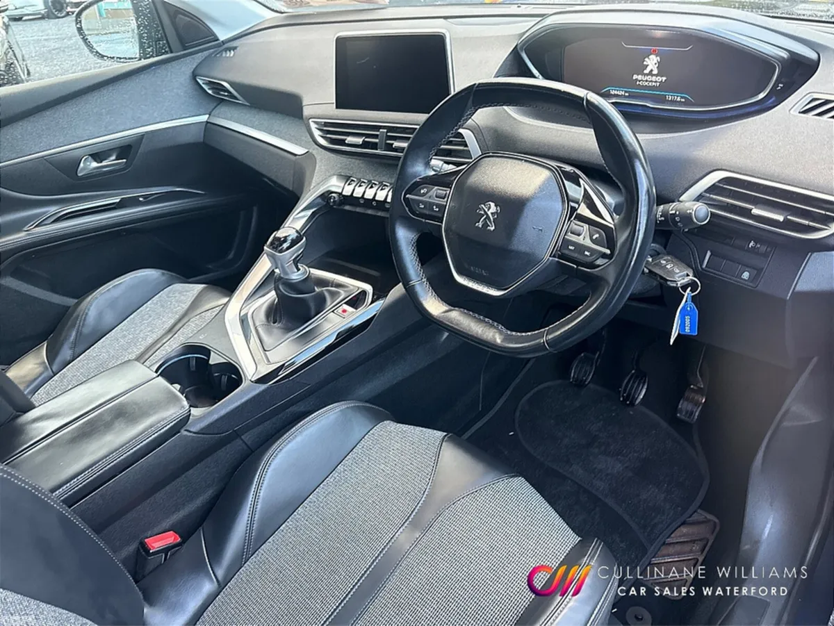 Peugeot 5008 MPV, Diesel, 2018, Blue