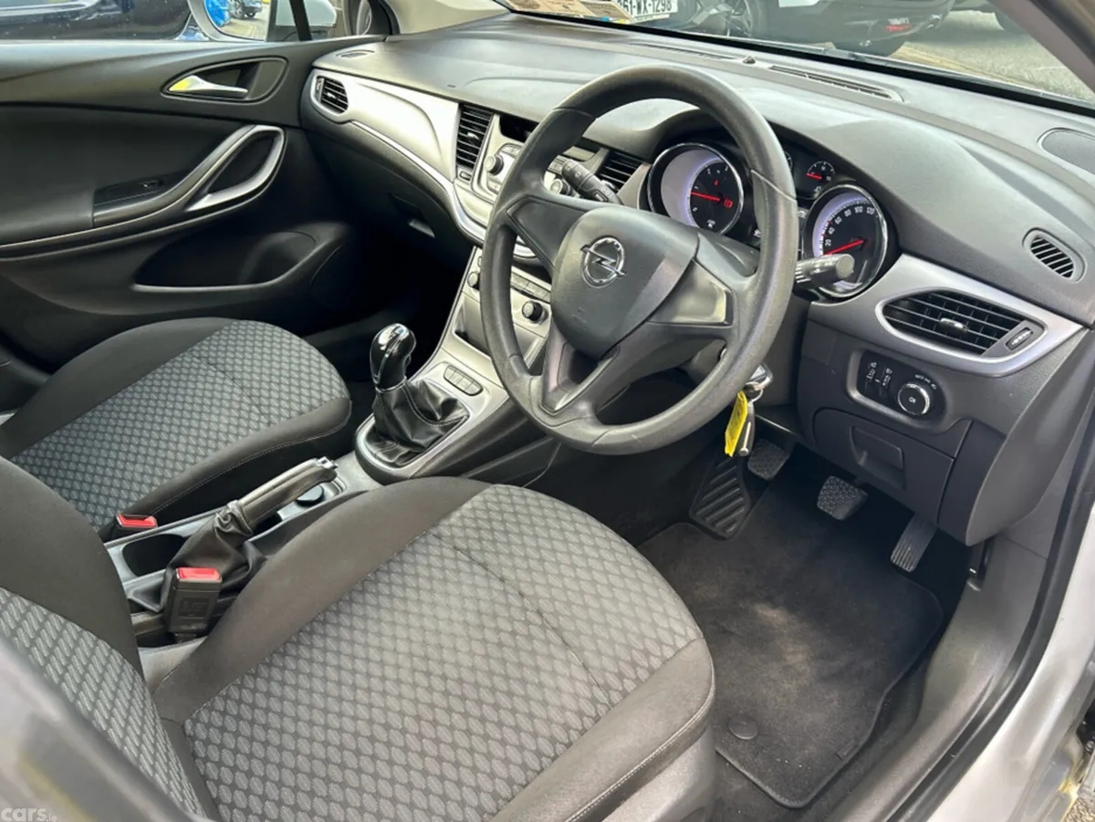 Opel Astra Hatchback, Diesel, 2016, Silver