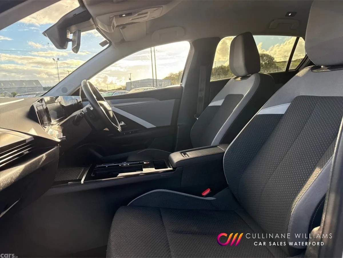 Opel Astra Hatchback, Diesel, 2024, Grey