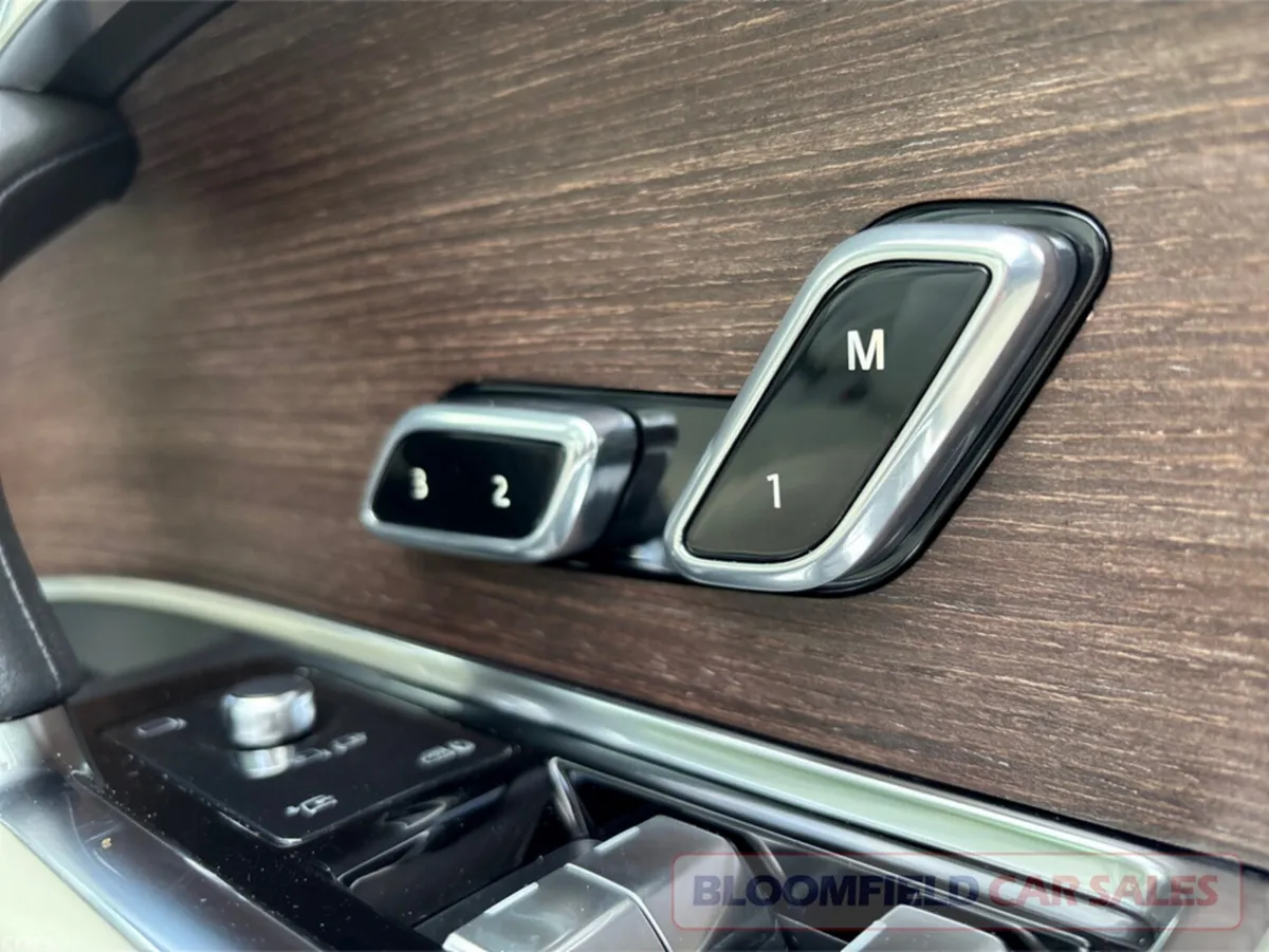 Land Rover Range Rover SUV, Petrol Plug-in Hybrid, 2025, Black