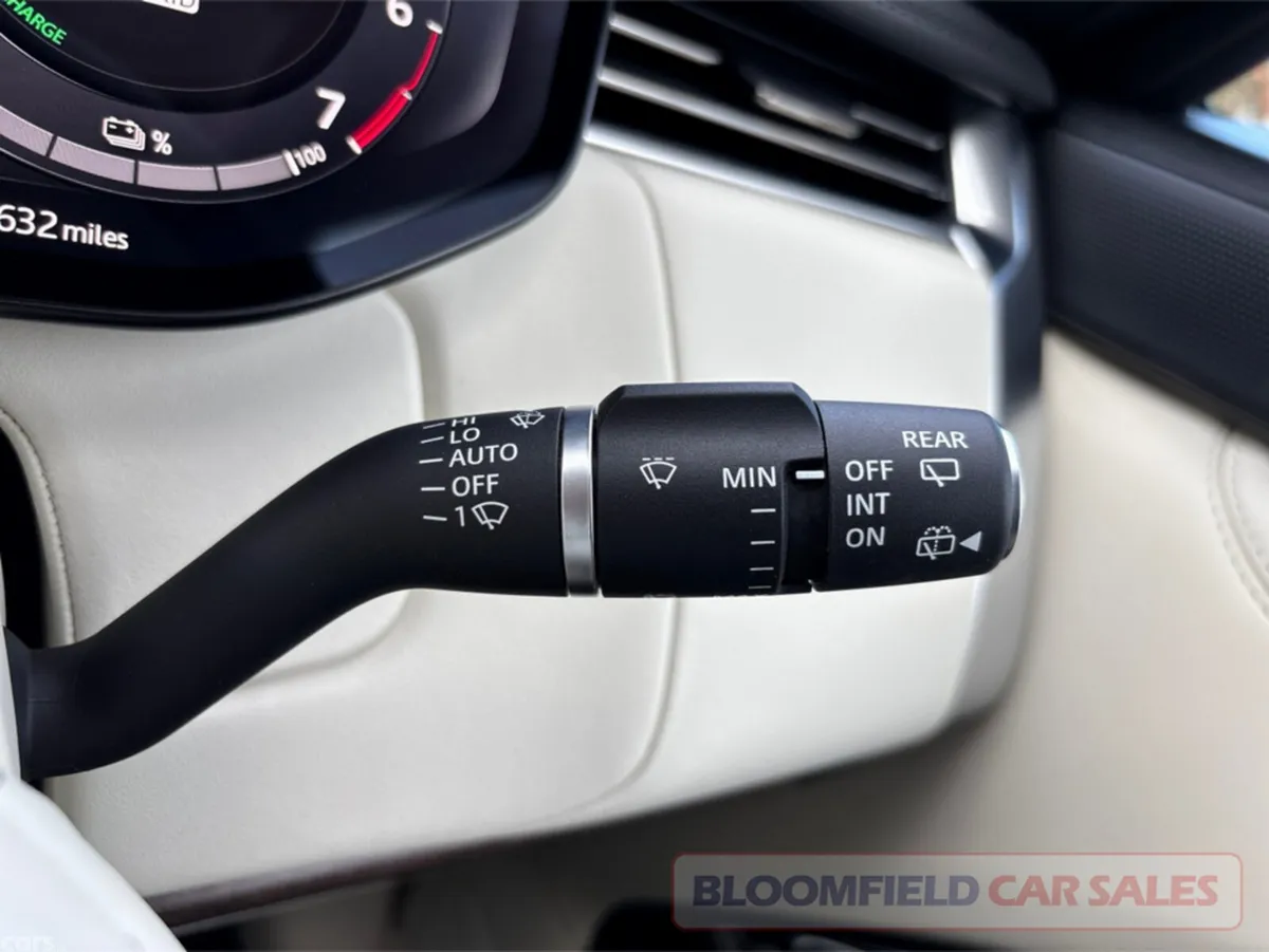 Land Rover Range Rover SUV, Petrol Plug-in Hybrid, 2025, Black