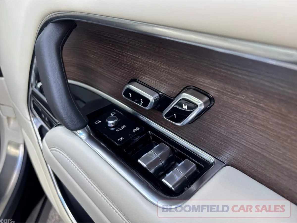 Land Rover Range Rover SUV, Petrol Plug-in Hybrid, 2025, Black