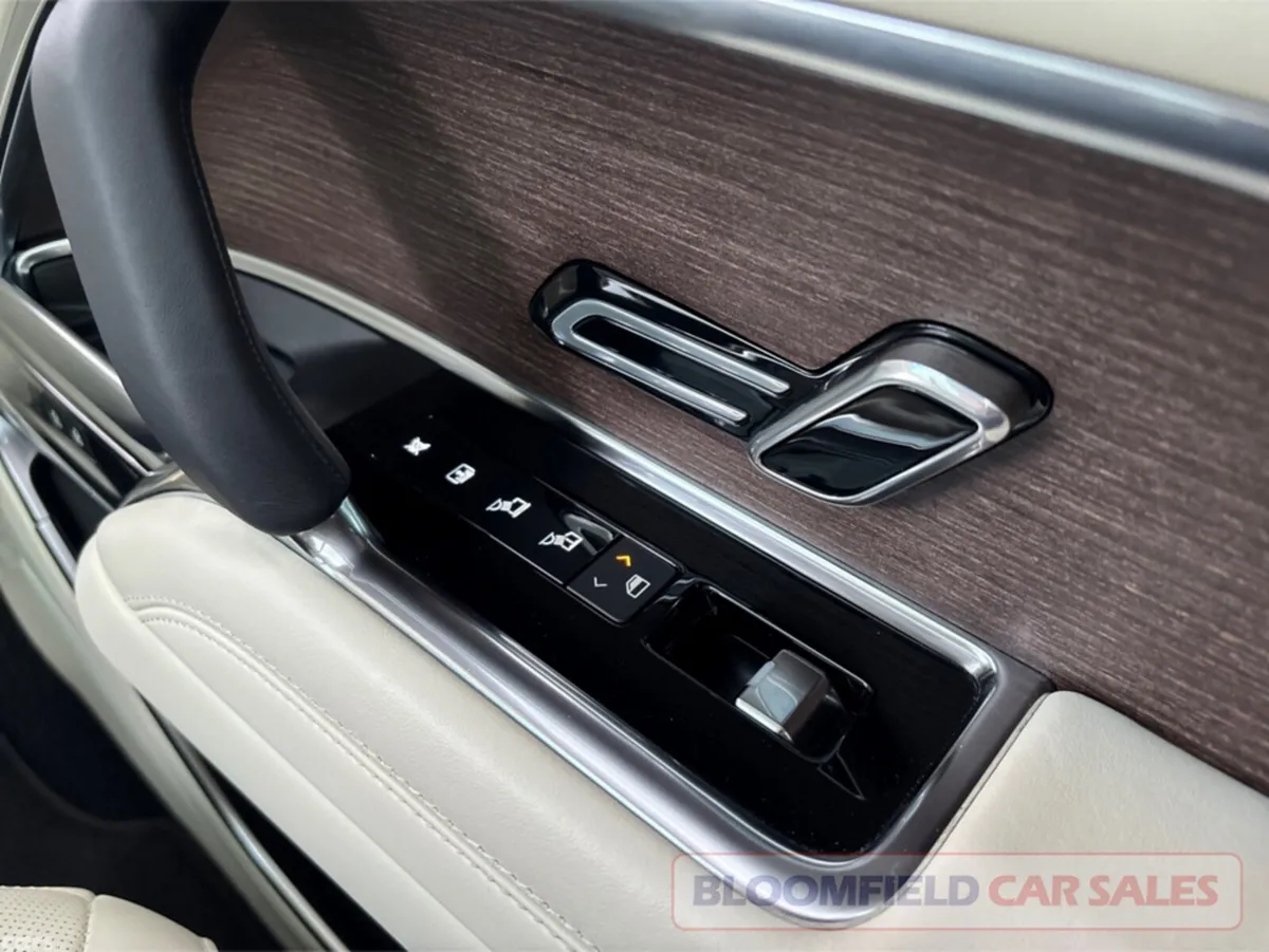 Land Rover Range Rover SUV, Petrol Plug-in Hybrid, 2025, Black