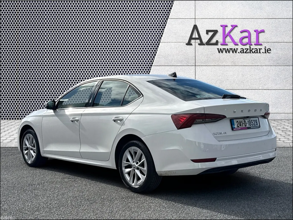 Skoda Octavia Hatchback, Diesel, 2024, White