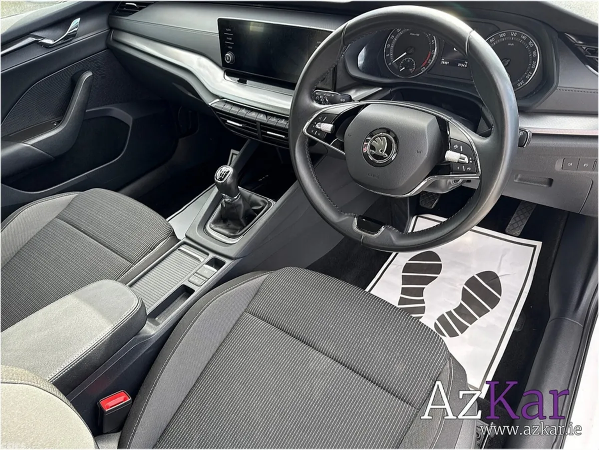 Skoda Octavia Hatchback, Diesel, 2024, White