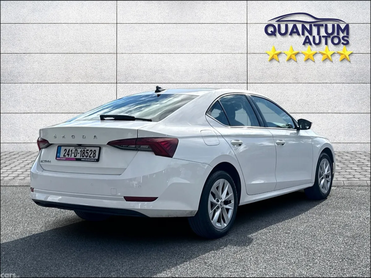 Skoda Octavia Hatchback, Diesel, 2024, White
