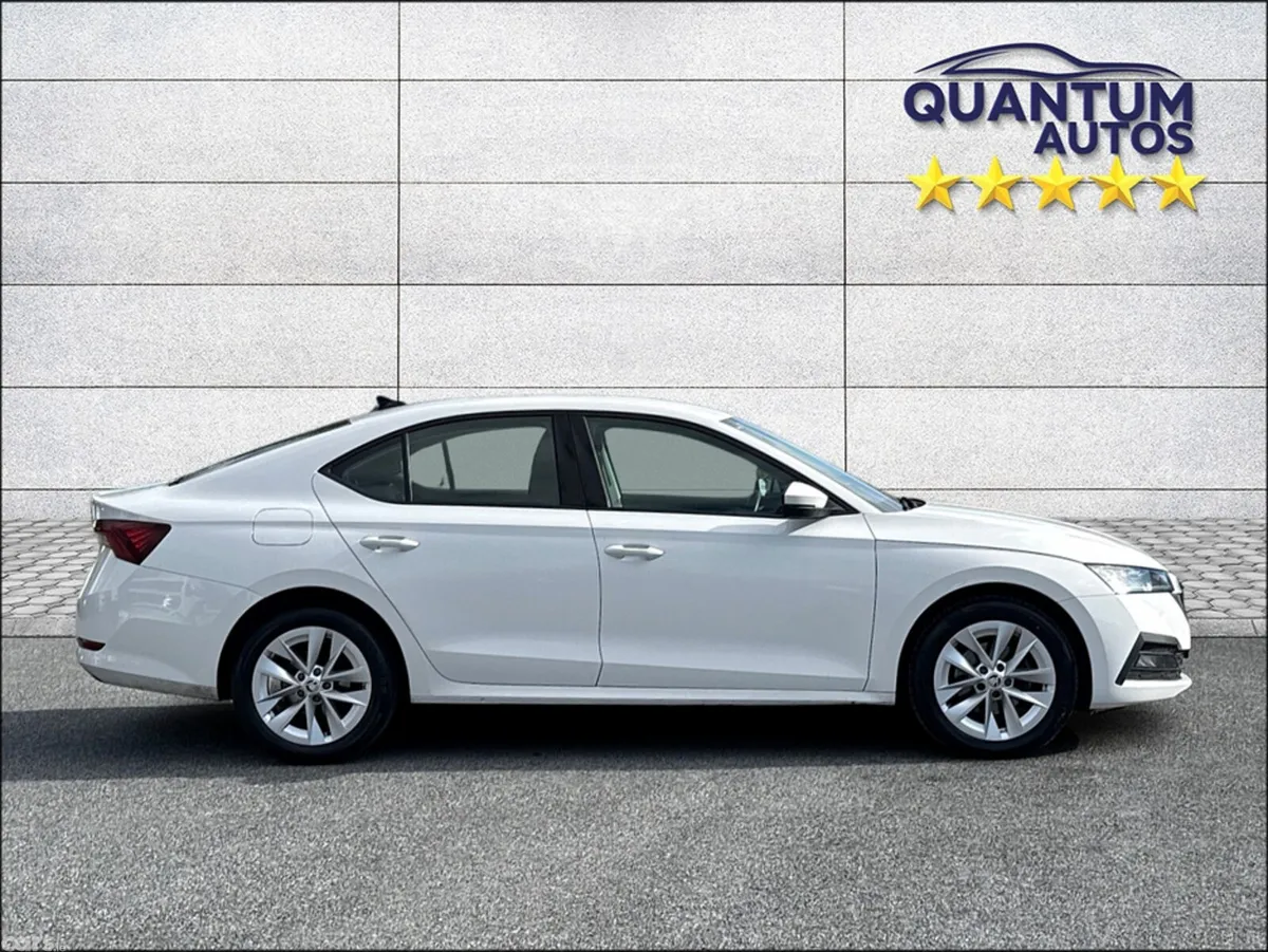 Skoda Octavia Hatchback, Diesel, 2024, White
