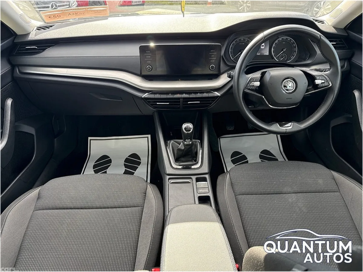Skoda Octavia Hatchback, Diesel, 2024, White