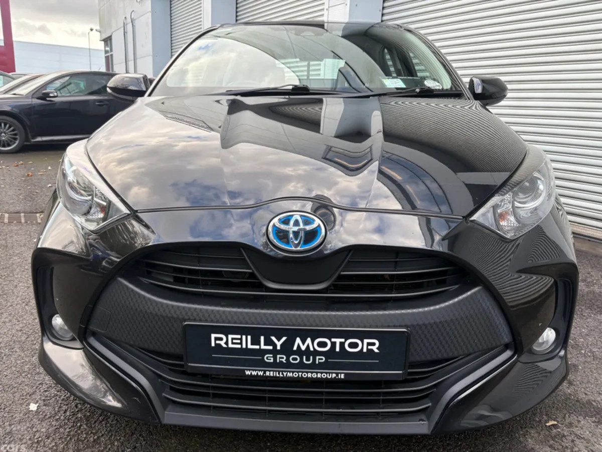 Toyota Yaris Hatchback, Petrol Hybrid, 2021, Black