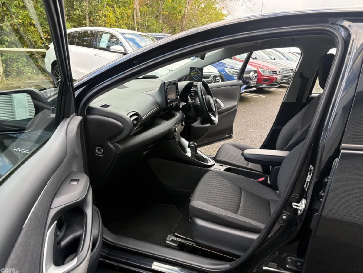 Toyota Yaris Hatchback, Petrol Hybrid, 2021, Black