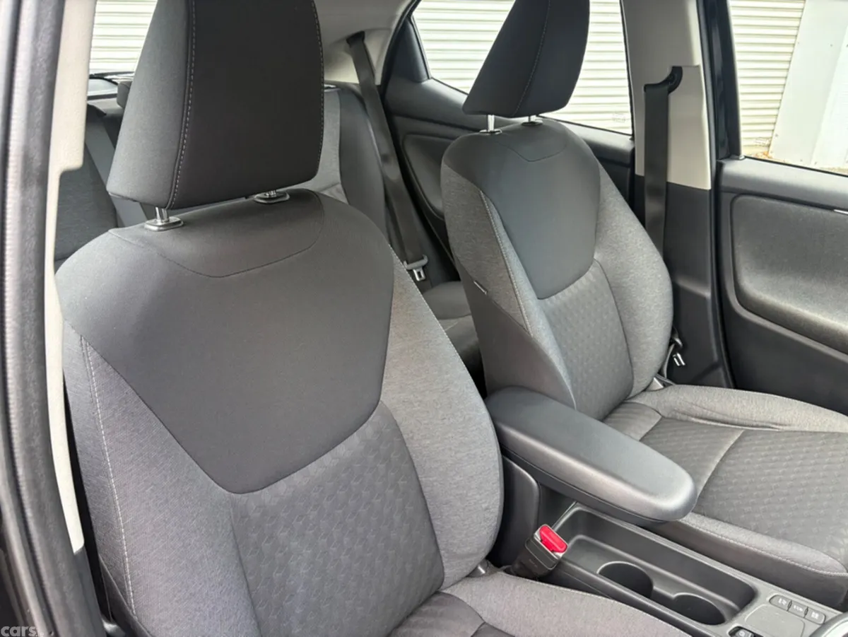 Toyota Yaris Hatchback, Petrol Hybrid, 2021, Black