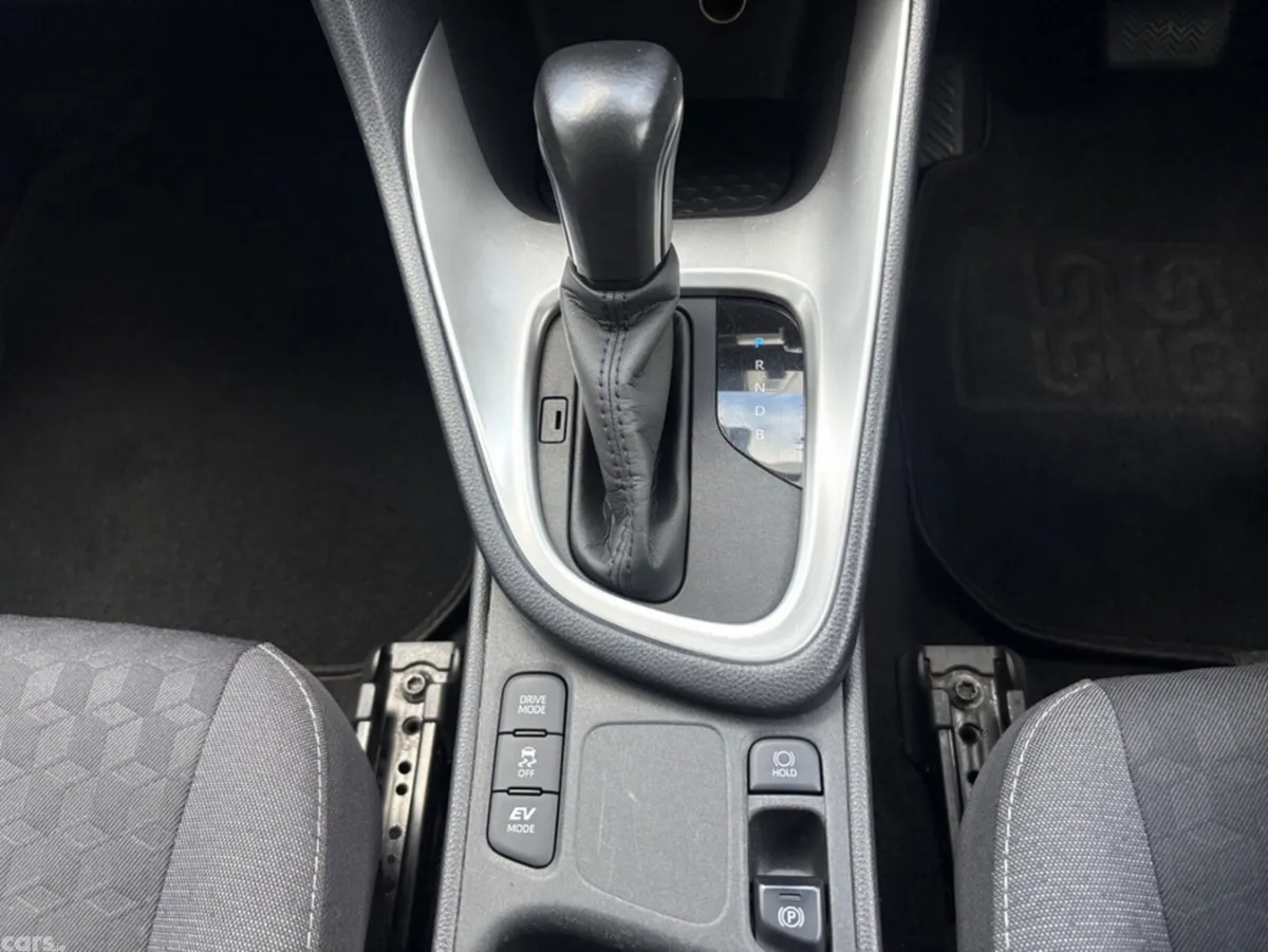 Toyota Yaris Hatchback, Petrol Hybrid, 2021, Black
