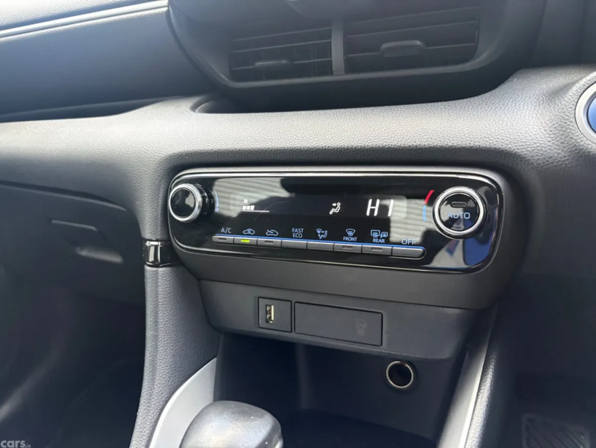 Toyota Yaris Hatchback, Petrol Hybrid, 2021, Black