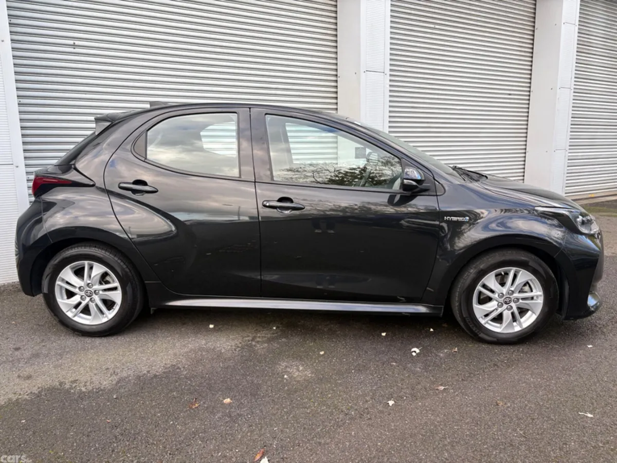 Toyota Yaris Hatchback, Petrol Hybrid, 2021, Black