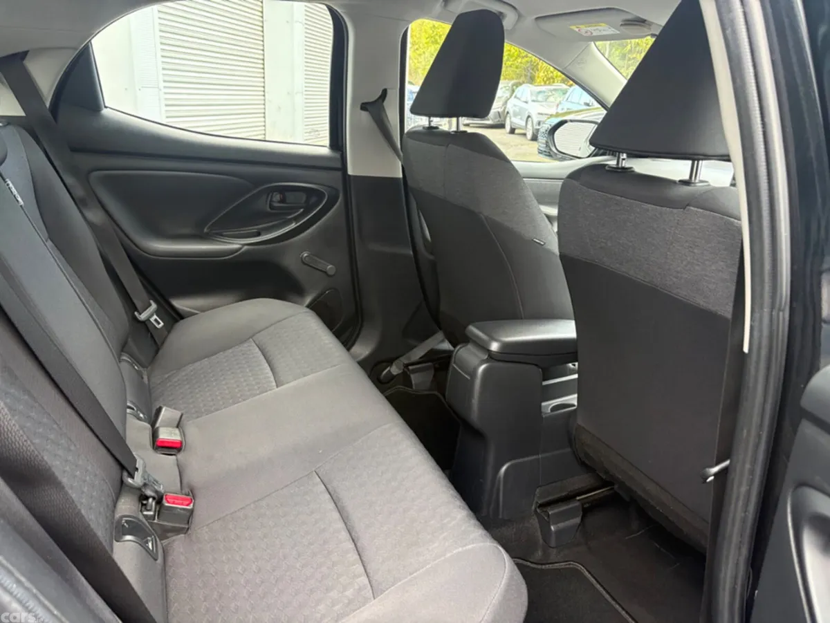 Toyota Yaris Hatchback, Petrol Hybrid, 2021, Black